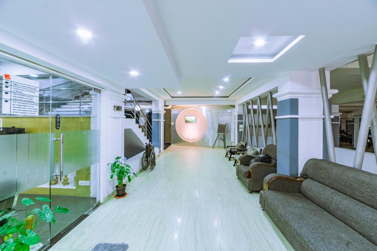 Hotel Athome , Whitefields, Kondapur Haiderabad Buitenkant foto