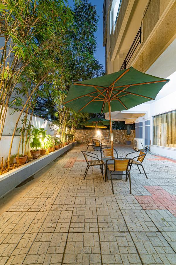 Hotel Athome , Whitefields, Kondapur Haiderabad Buitenkant foto