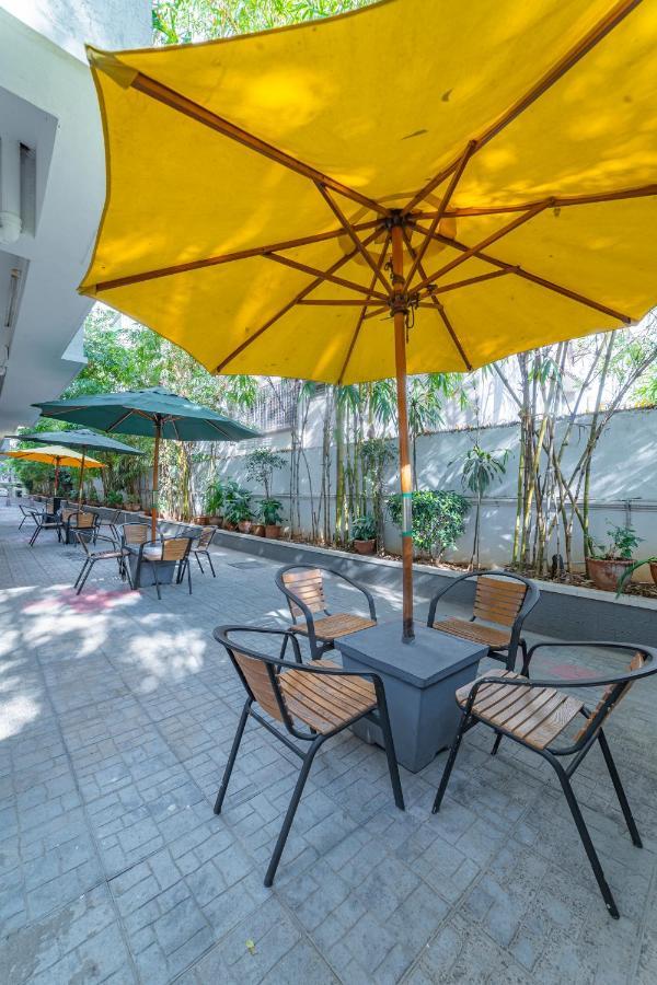 Hotel Athome , Whitefields, Kondapur Haiderabad Buitenkant foto