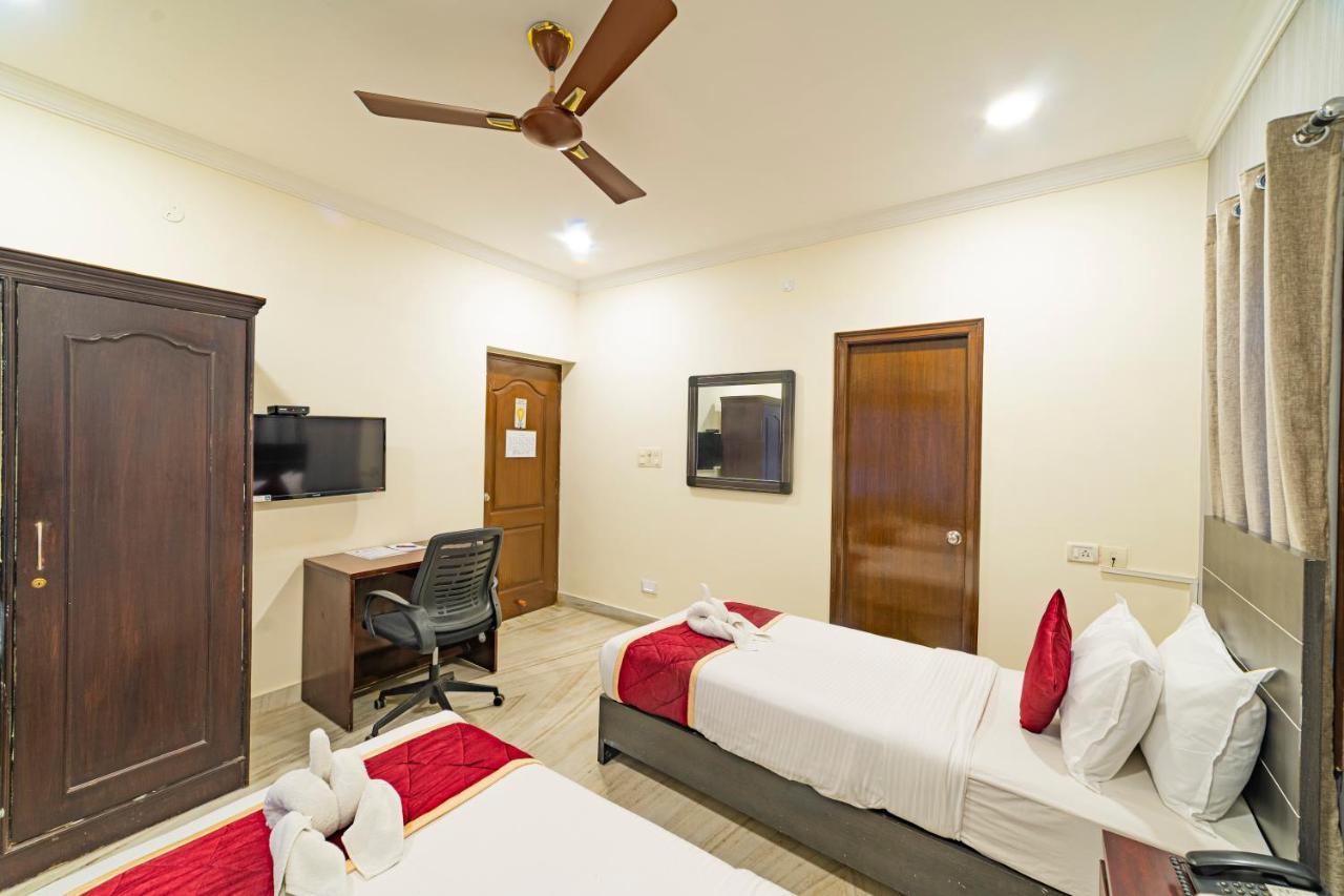 Hotel Athome , Whitefields, Kondapur Haiderabad Buitenkant foto