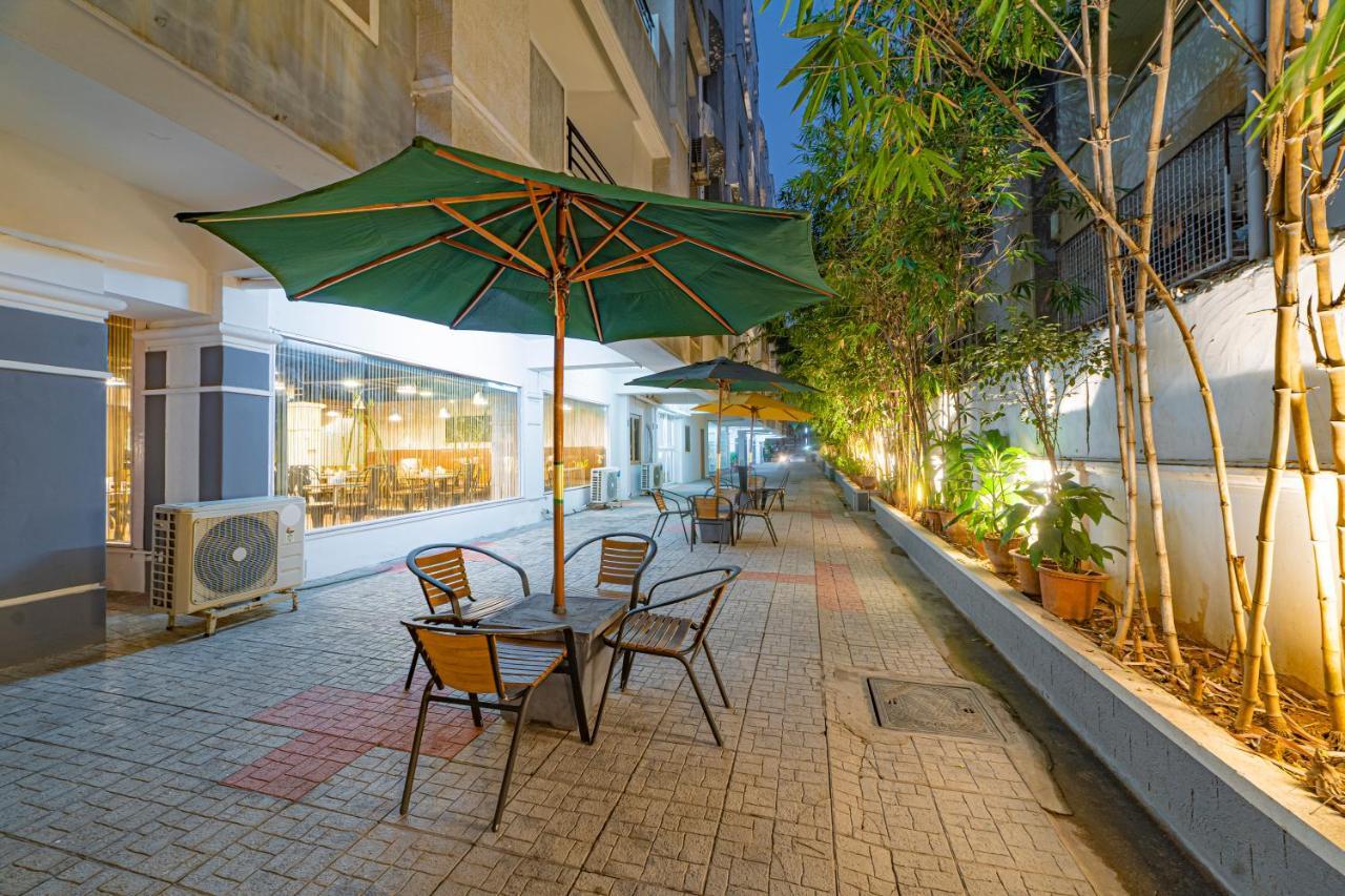 Hotel Athome , Whitefields, Kondapur Haiderabad Buitenkant foto