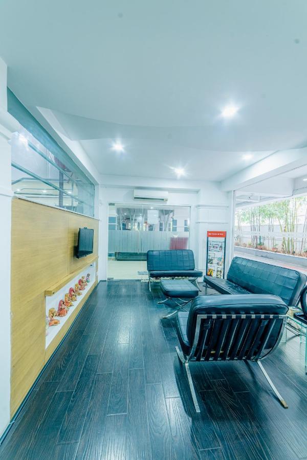 Hotel Athome , Whitefields, Kondapur Haiderabad Buitenkant foto