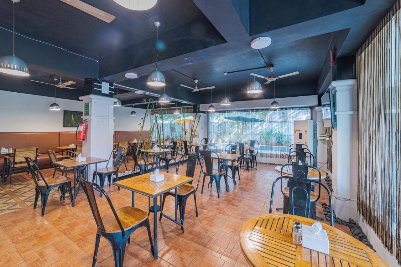 Hotel Athome , Whitefields, Kondapur Haiderabad Buitenkant foto
