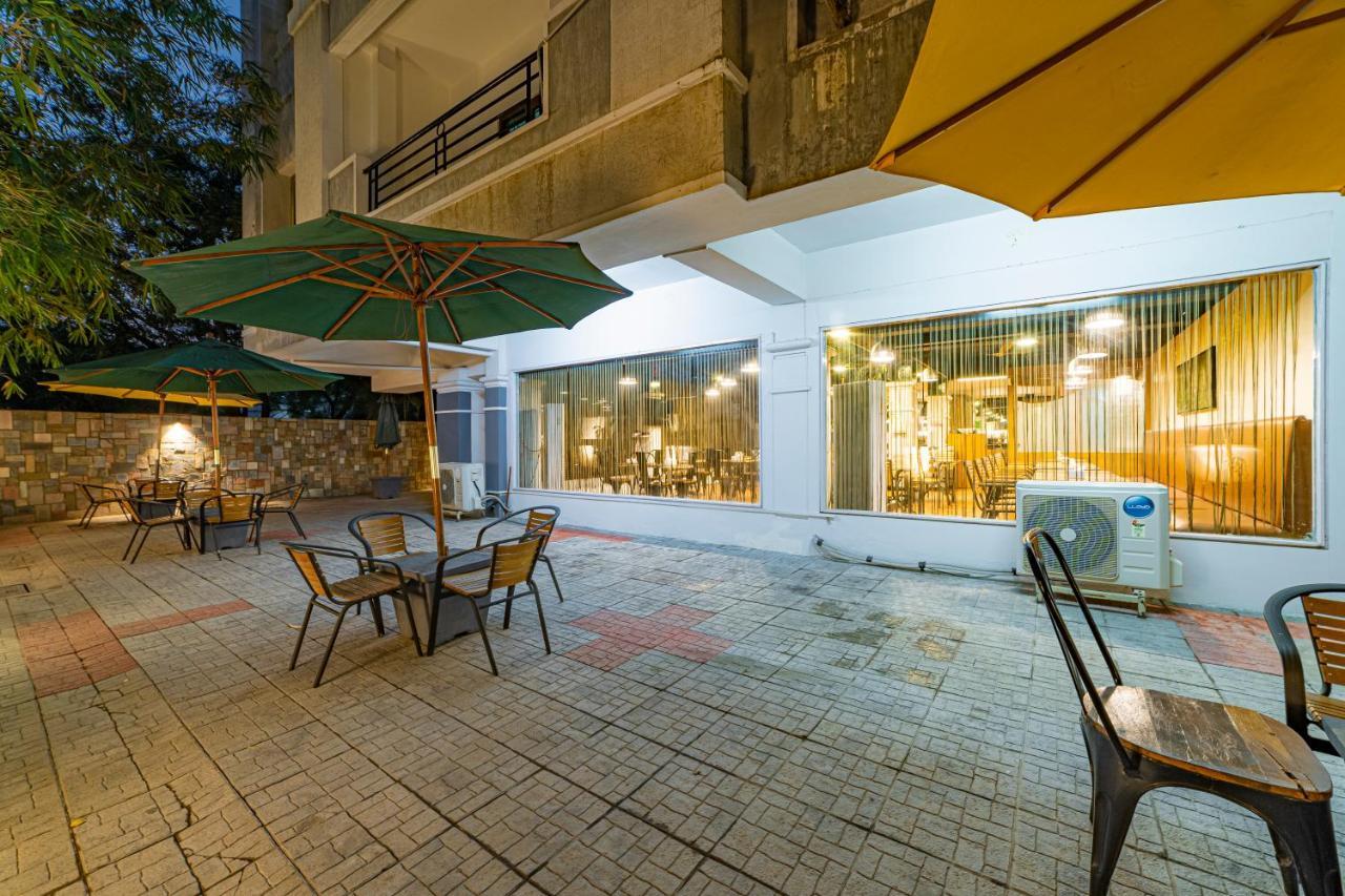 Hotel Athome , Whitefields, Kondapur Haiderabad Buitenkant foto